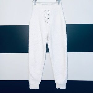 Super fuzzy extra cozy sheep-like leggings